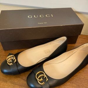 Gucci leather flat